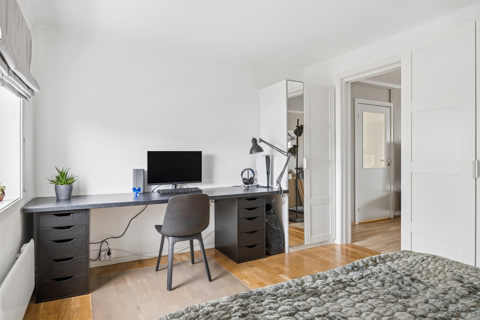 Har har du også anledning for å ha ditt eget hjemmekontor. Galleribilde