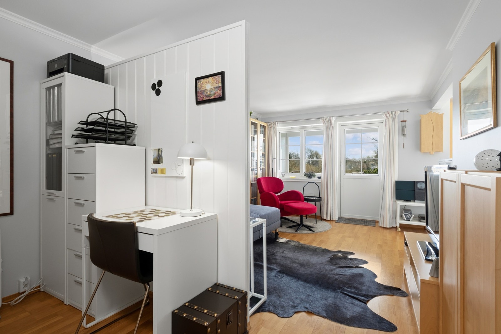 Smart lettvegg som lager en skjermet kontorplass Galleribilde