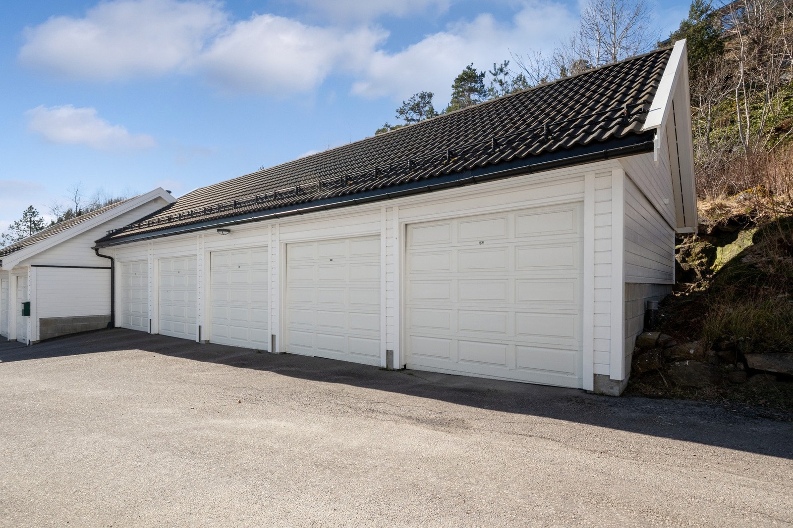 Garasjeplass i felles anlegg. Galleribilde