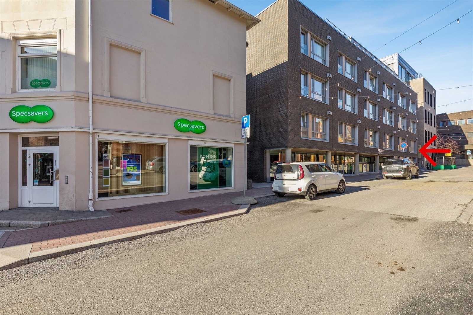 Leiligheten ligger i 2. etasje i Rådhusgata 10, et nyere boligkompleks midt i hjertet av Kongsvinger sentrum. Galleribilde