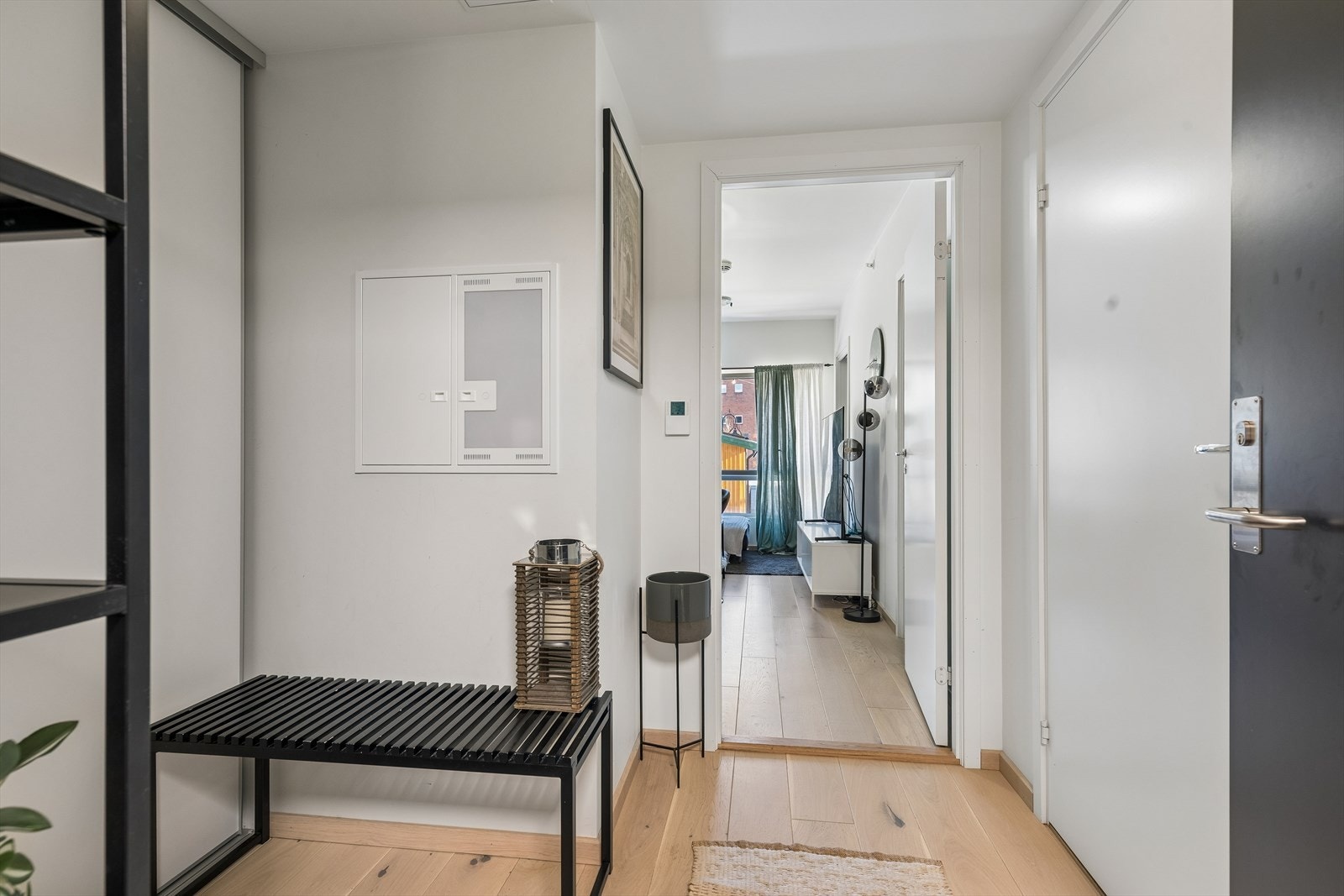 Leiligheten har moderne standard og overflater med minimal bruksslitasje. Galleribilde