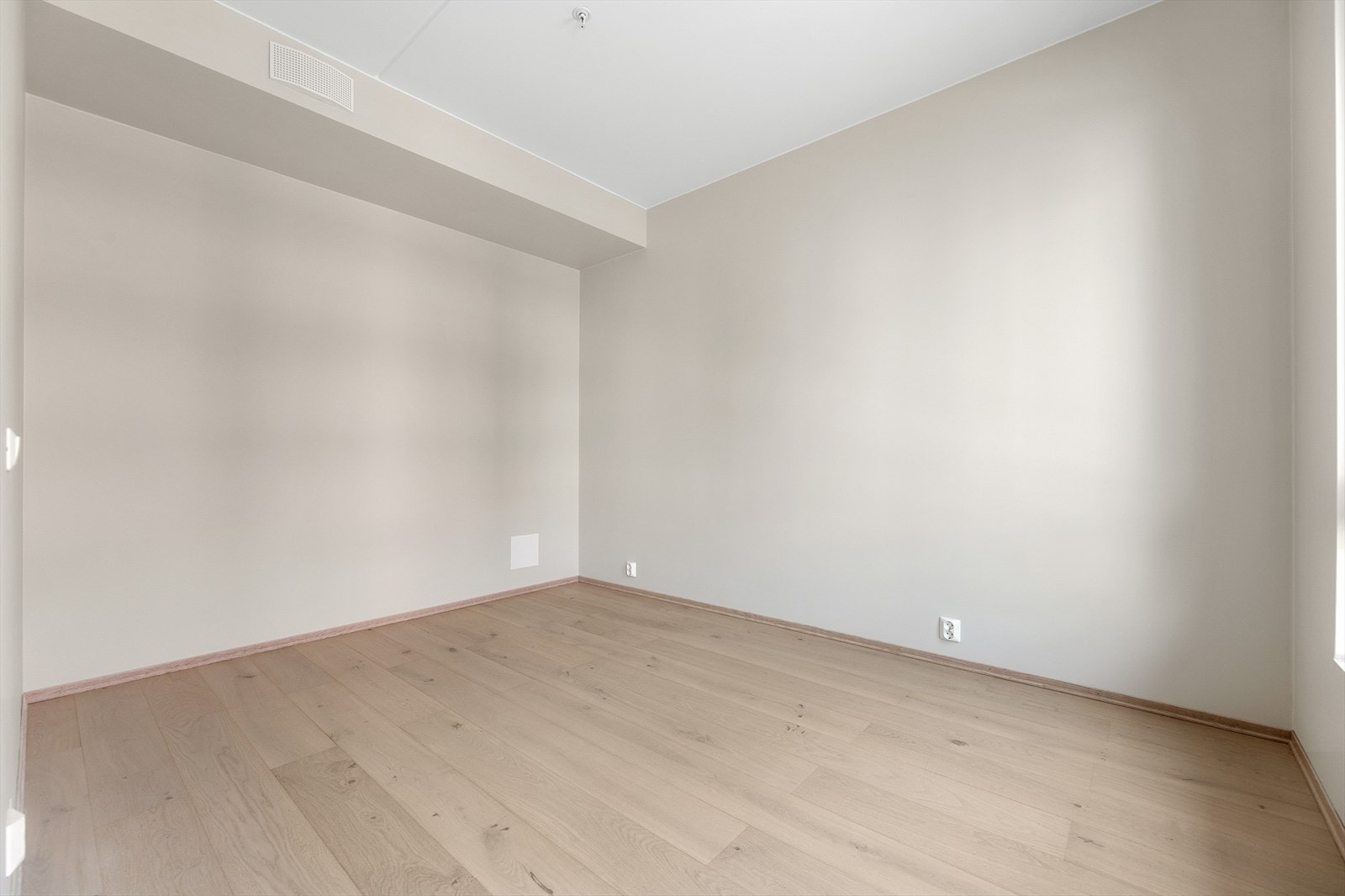 Rommet passer utmerket som barnerom, gjesterom eller hjemmekontor. Galleribilde