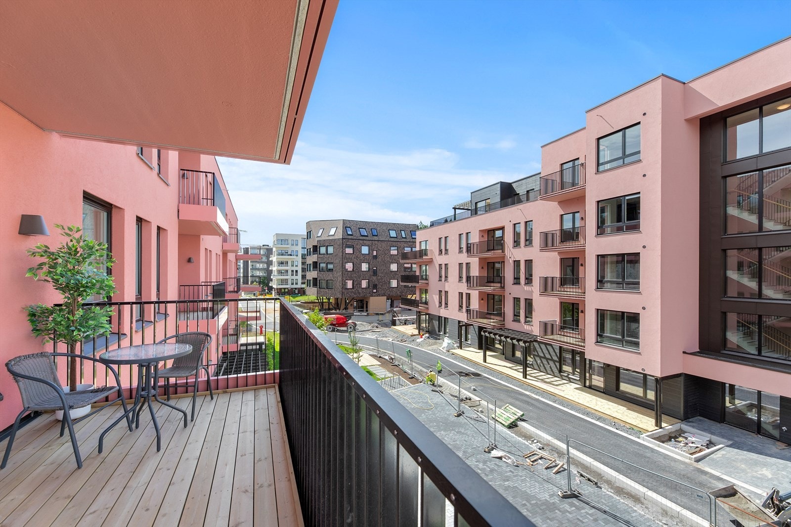 Utsikt over de nye, moderne fellesområdene i Gårdskvartalet. Galleribilde