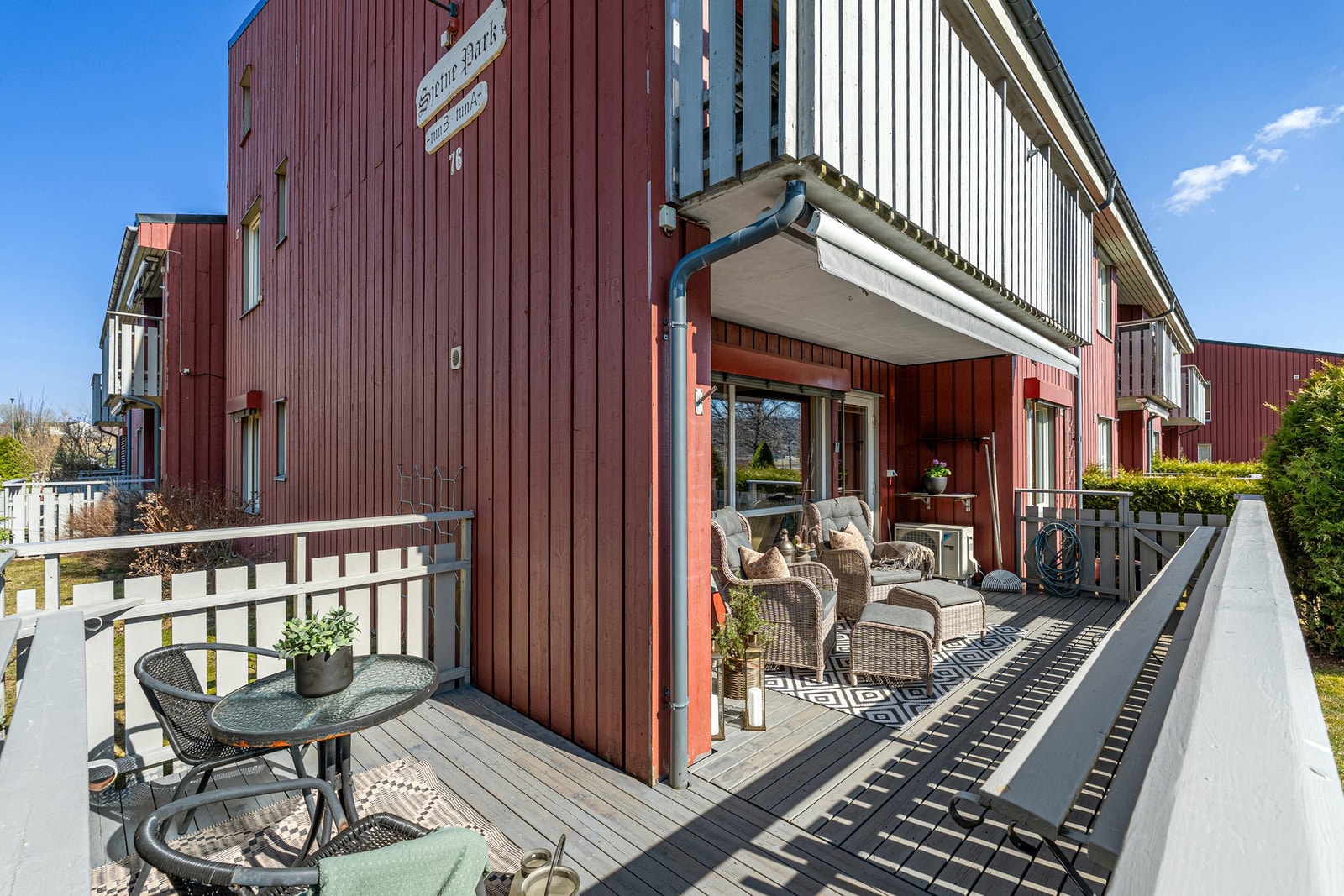 Terrassen er utvidet fra sør til vest, så her kan man nyte den lange solgangen. Galleribilde