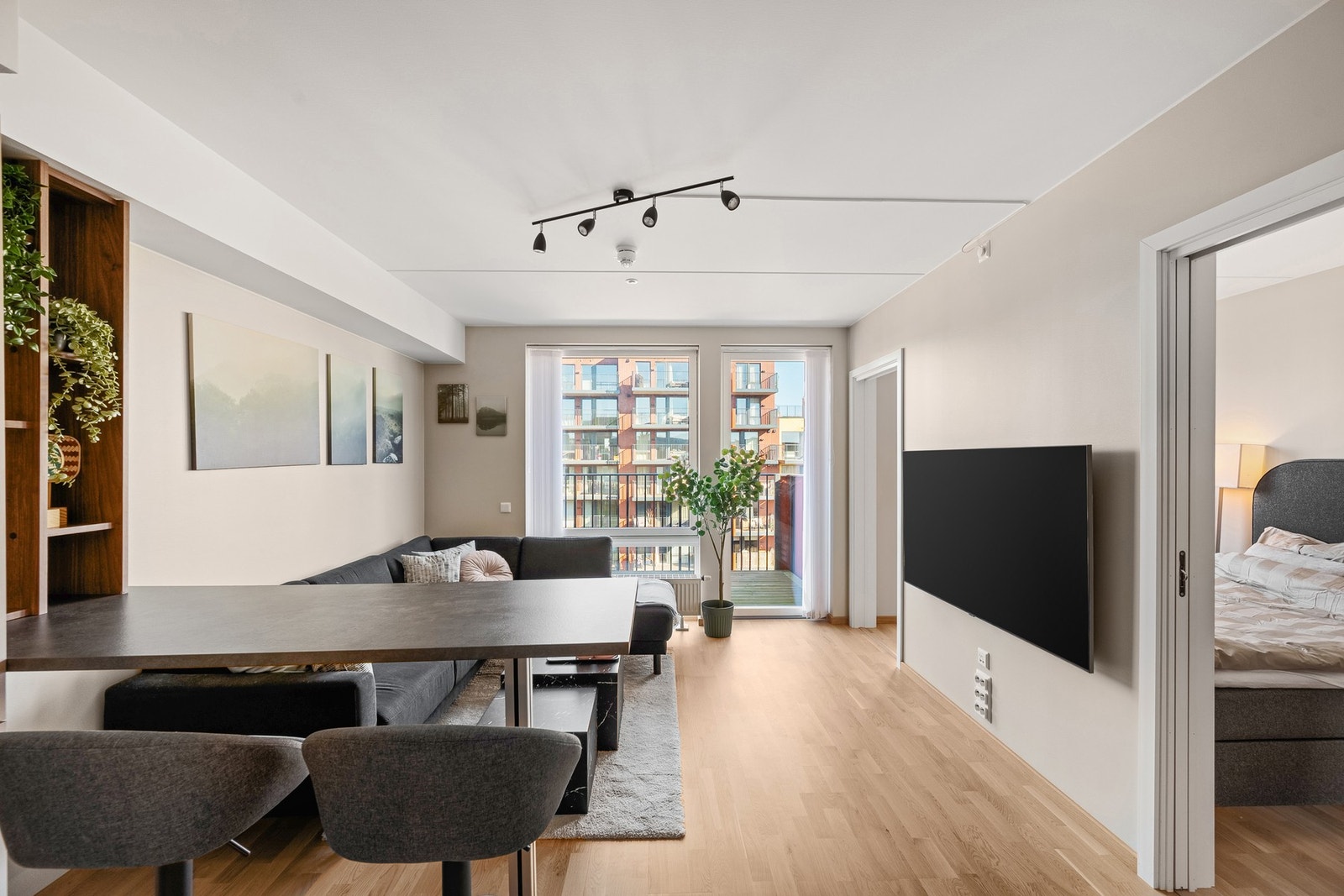 Vi beveger oss videre inn til stuen. Galleribilde