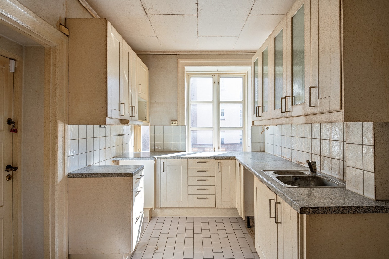 Kjøkkenet er et solid utgangspunkt til etablering av et moderne og tidsriktig kjøkken tilpasset dagens krav til komfort. Galleribilde