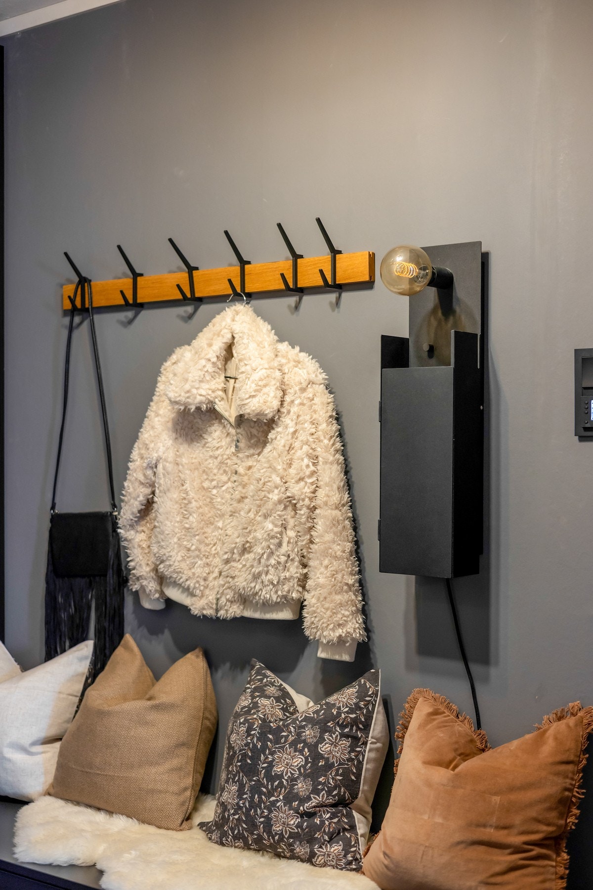 Her er det plass til skoskap, benk og oppheng for yttertøy. Galleribilde