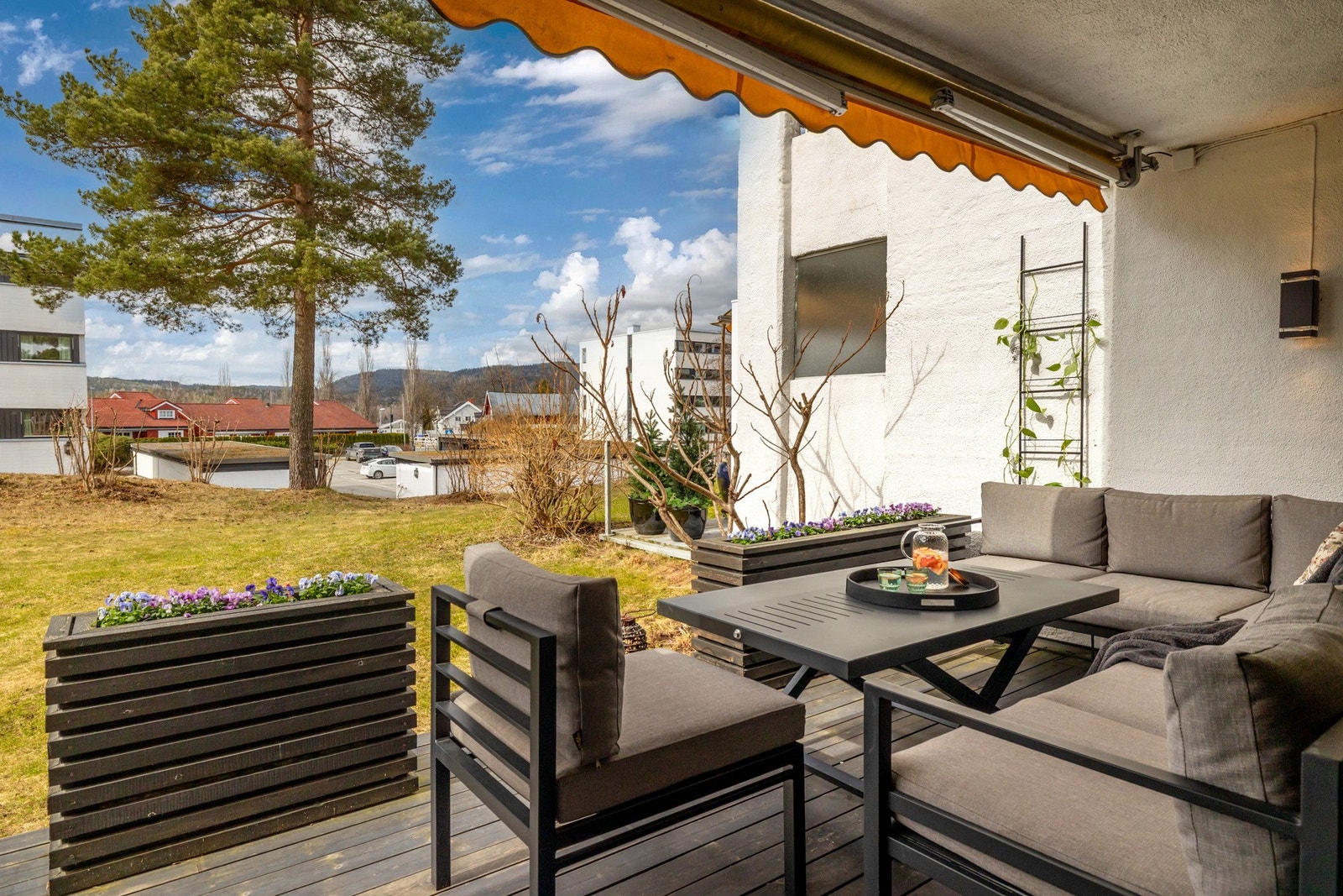 Her har vi gleden av å presentere en moderne og innbydende leilighet med attraktiv beliggenhet på Østerås. Galleribilde