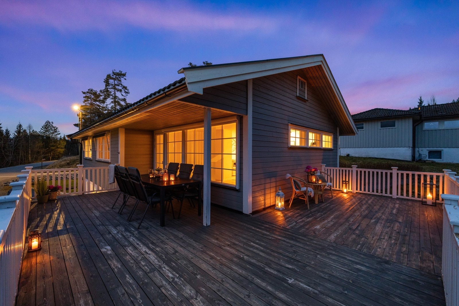 Denne flotte eneboligen ligger i et rolig, etablert og svært barnevennlig nabolag på Hemnes. Galleribilde