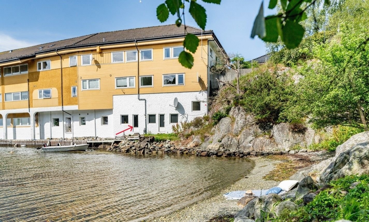 Atkomst til uteplass og badevik/naturområde Galleribilde