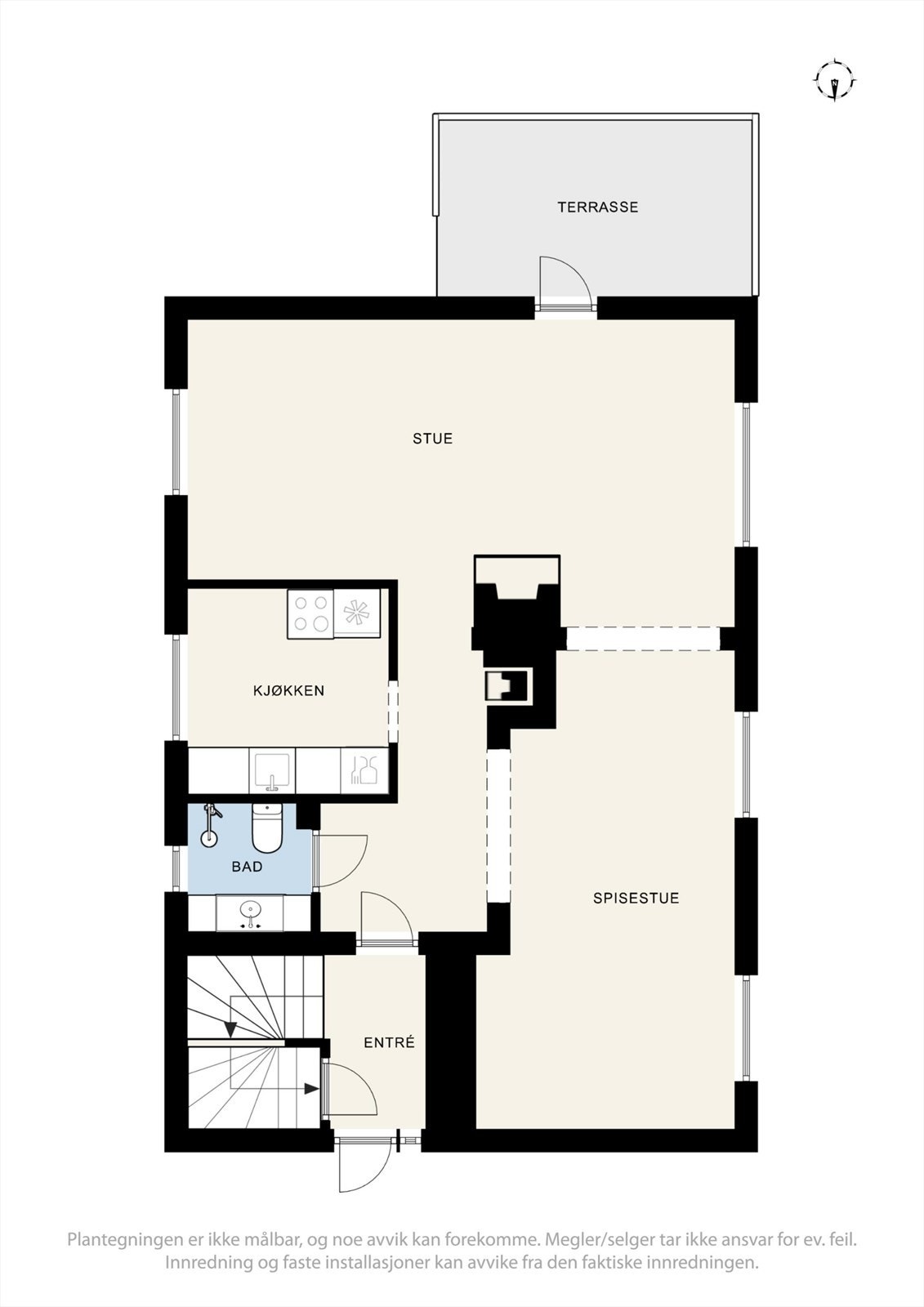 Første etasje på 73 m² inneholder entré, bad, kjøkken, spisestue og stue med utgang til terrasse. Galleribilde