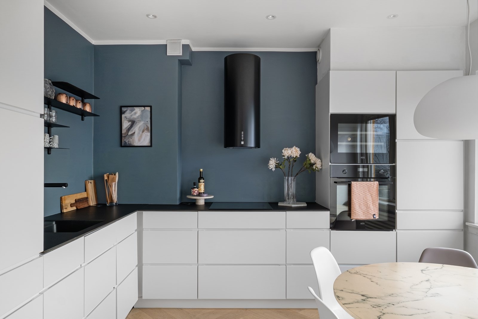Lys og innbydende 2-roms toppleilighet med sentral beliggenhet på Majorstuen! Galleribilde