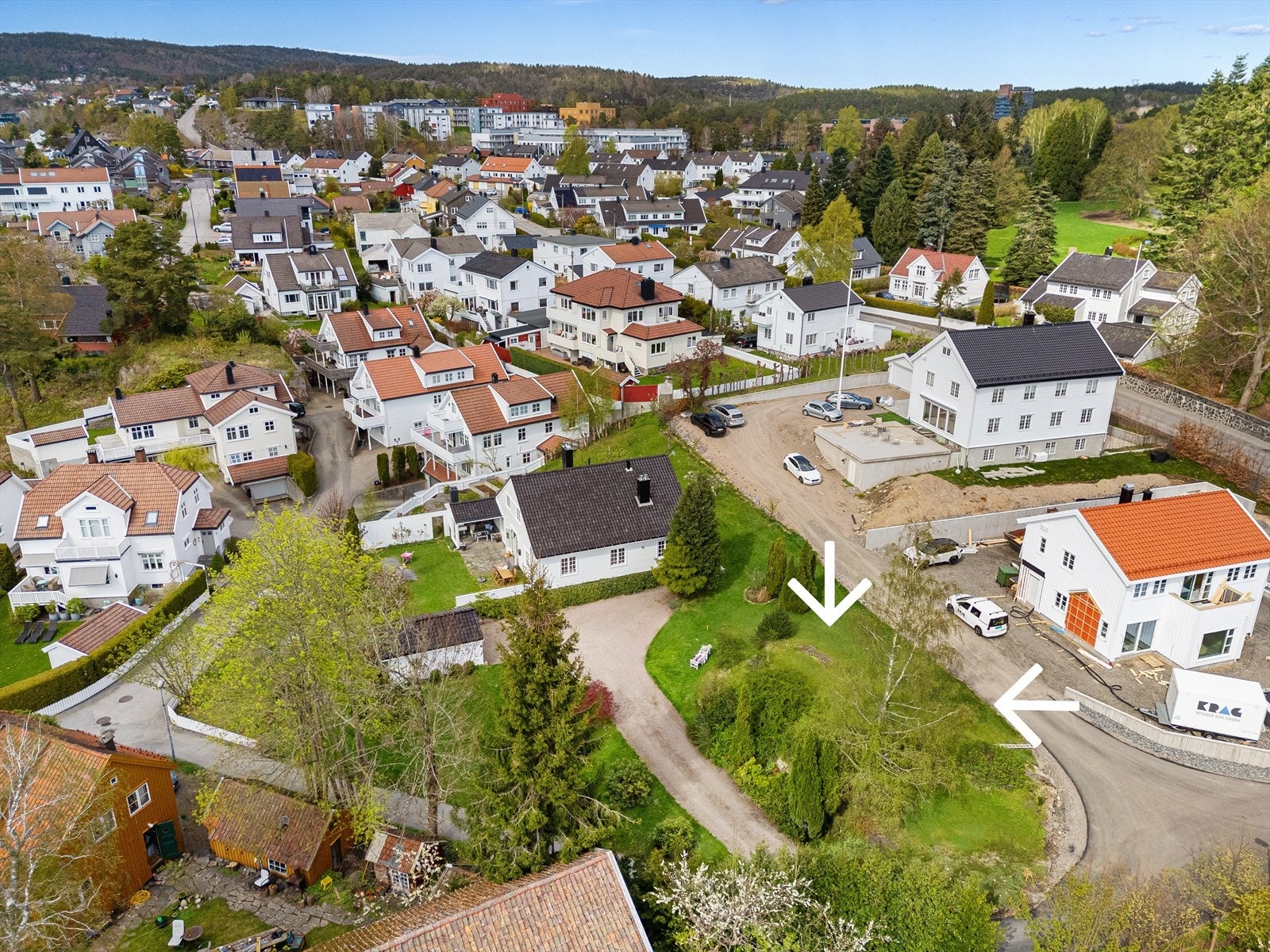 Tomten kan besiktiges når det måtte passe - eiendomsmegler stiller ved påmelding på oppsatt visningstidspunkt. Galleribilde