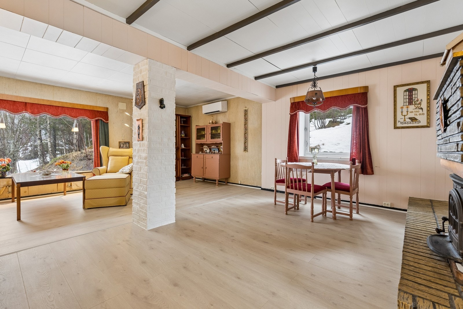 På stuen er det installert varmepumpe.