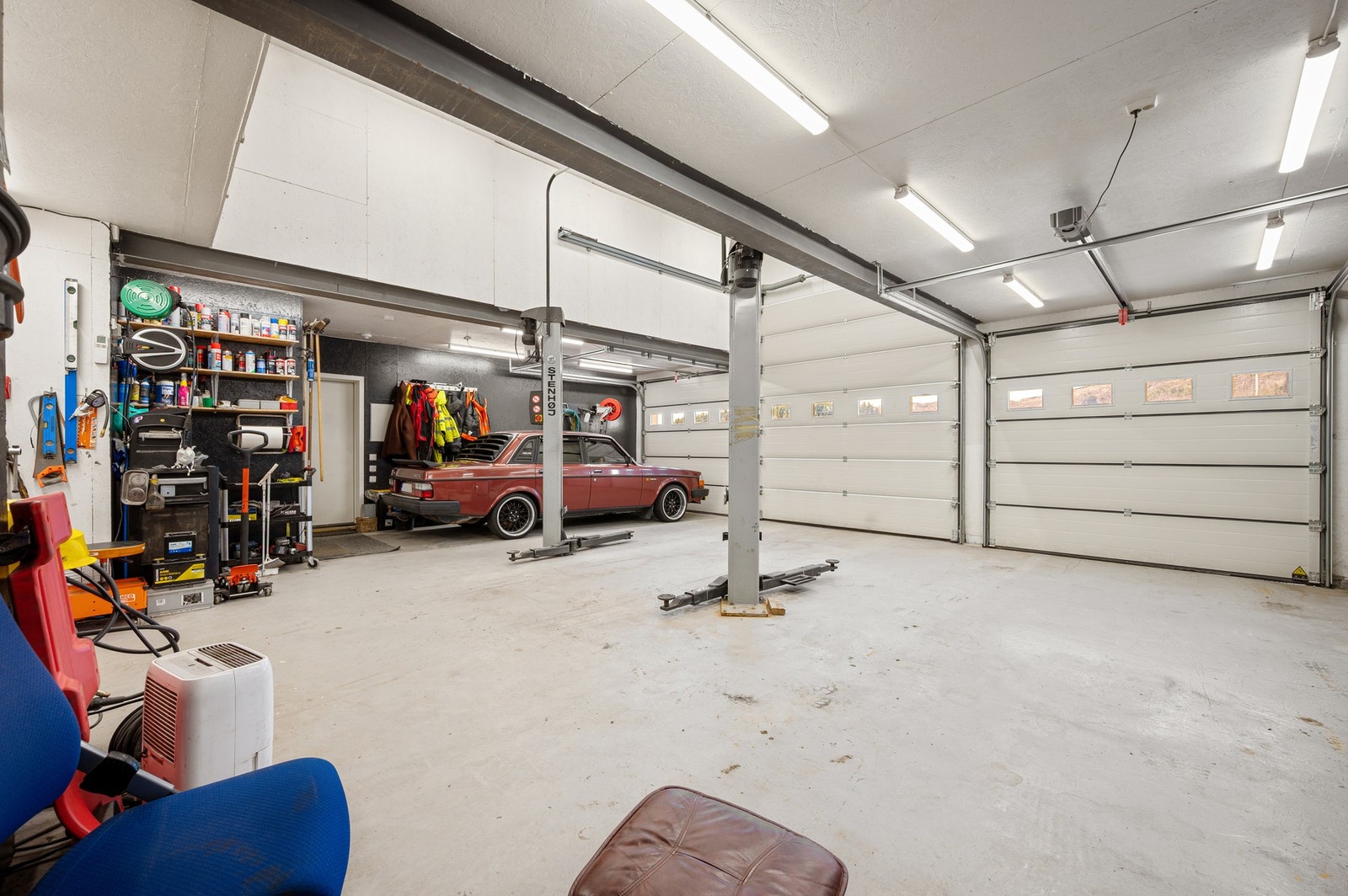Garasjen fremstår som et allsidig tilleggsbygg med mange bruksmuligheter Galleribilde