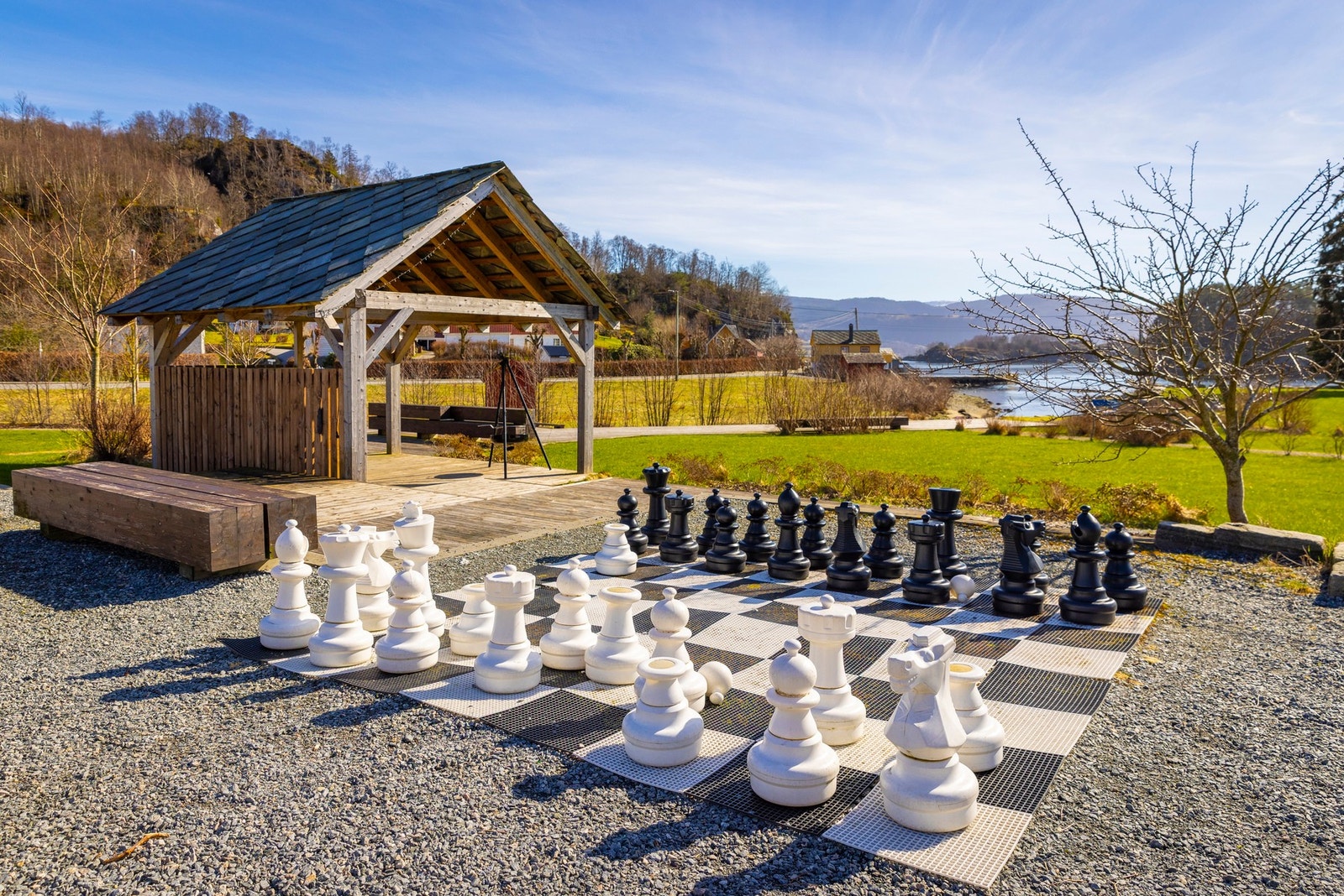 Flott park i Strandvik, like ved butikken Galleribilde