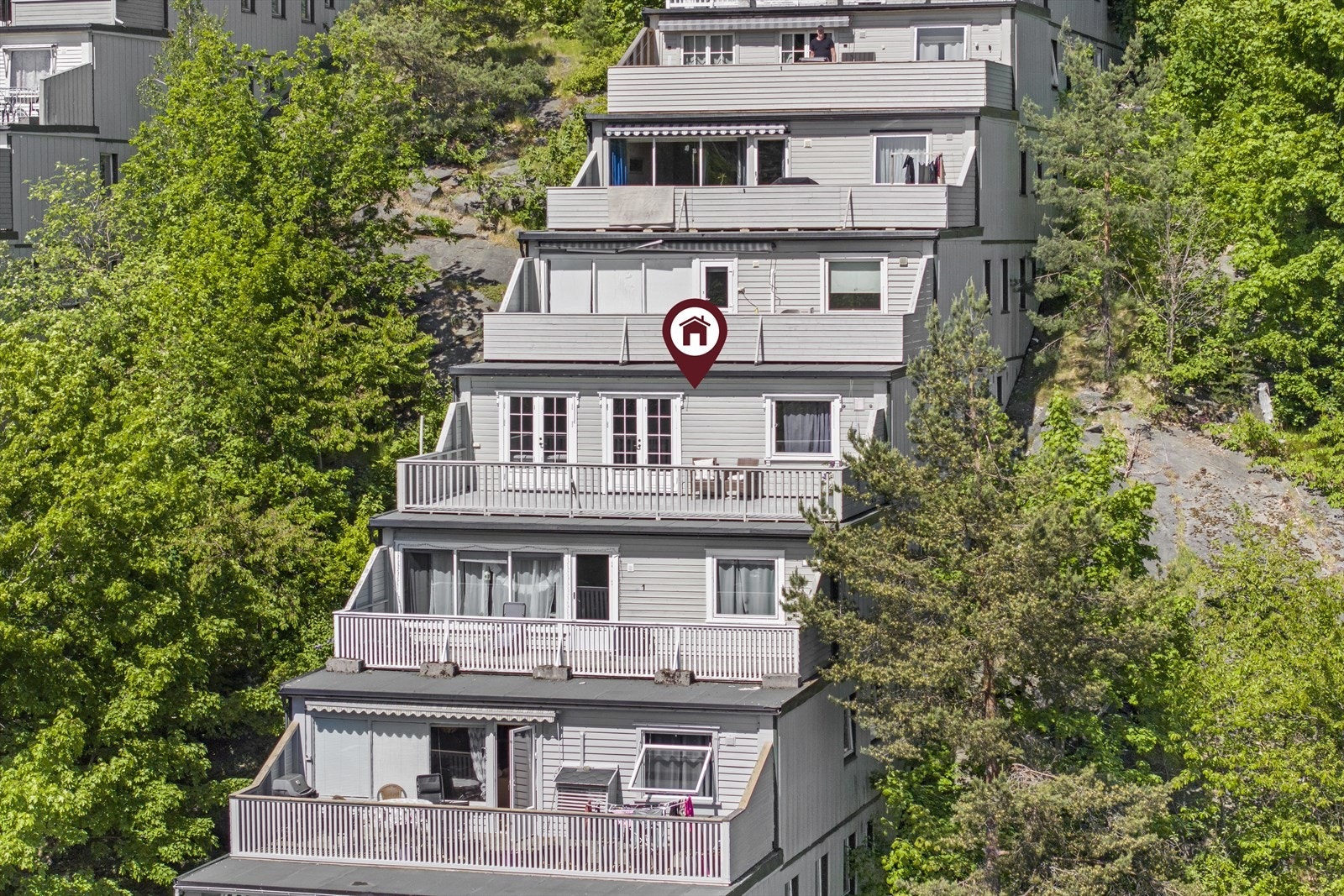 Her får du alt på en flate, med 3 soverom, bod, stue/kjøkken, bad og vaskerom. Galleribilde