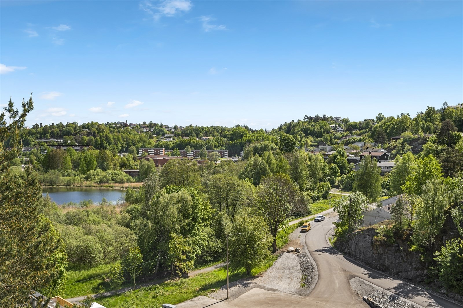Utsikt mot tjenna og Kalstad. Galleribilde
