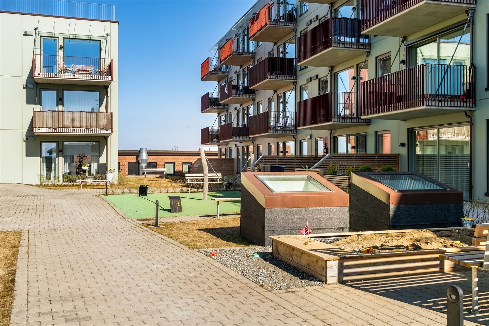 Som beboer i Sameiet Blomkvartalet har du tilgang til en flott, solrik felles takterrasse og felles "hage". Galleribilde