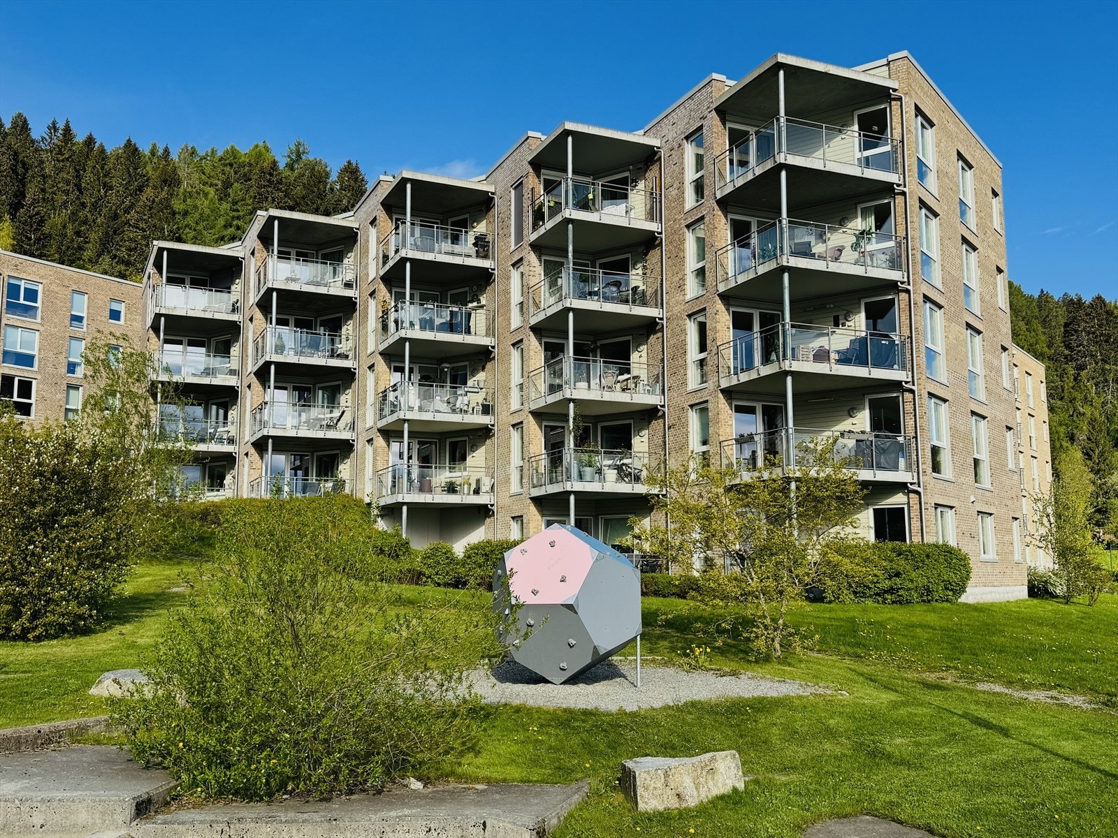 Som beboer har du tilgang til Extra-konseptet . Ilsvika Extra tilbyr sine beboere det lille ekstra, ved tilrettelegging for sosiale arrangementer og økt aktivisering. Selgers eget bilde. Galleribilde