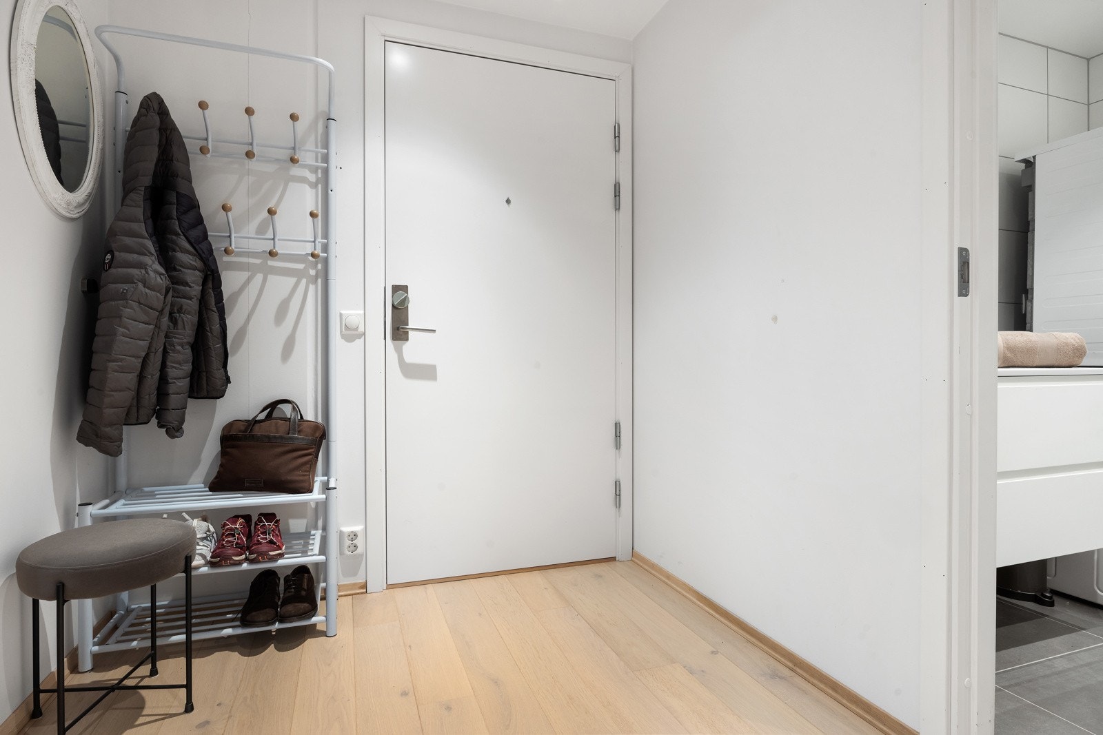 Entré med god plass til yttertøy og sko. Galleribilde