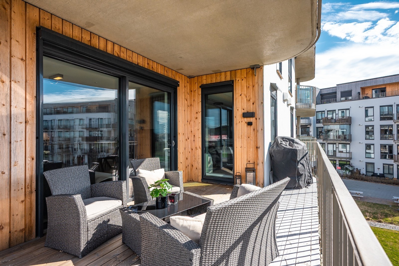 Her er det god plass til sittegruppe, grill og ønsket beplantning. Galleribilde