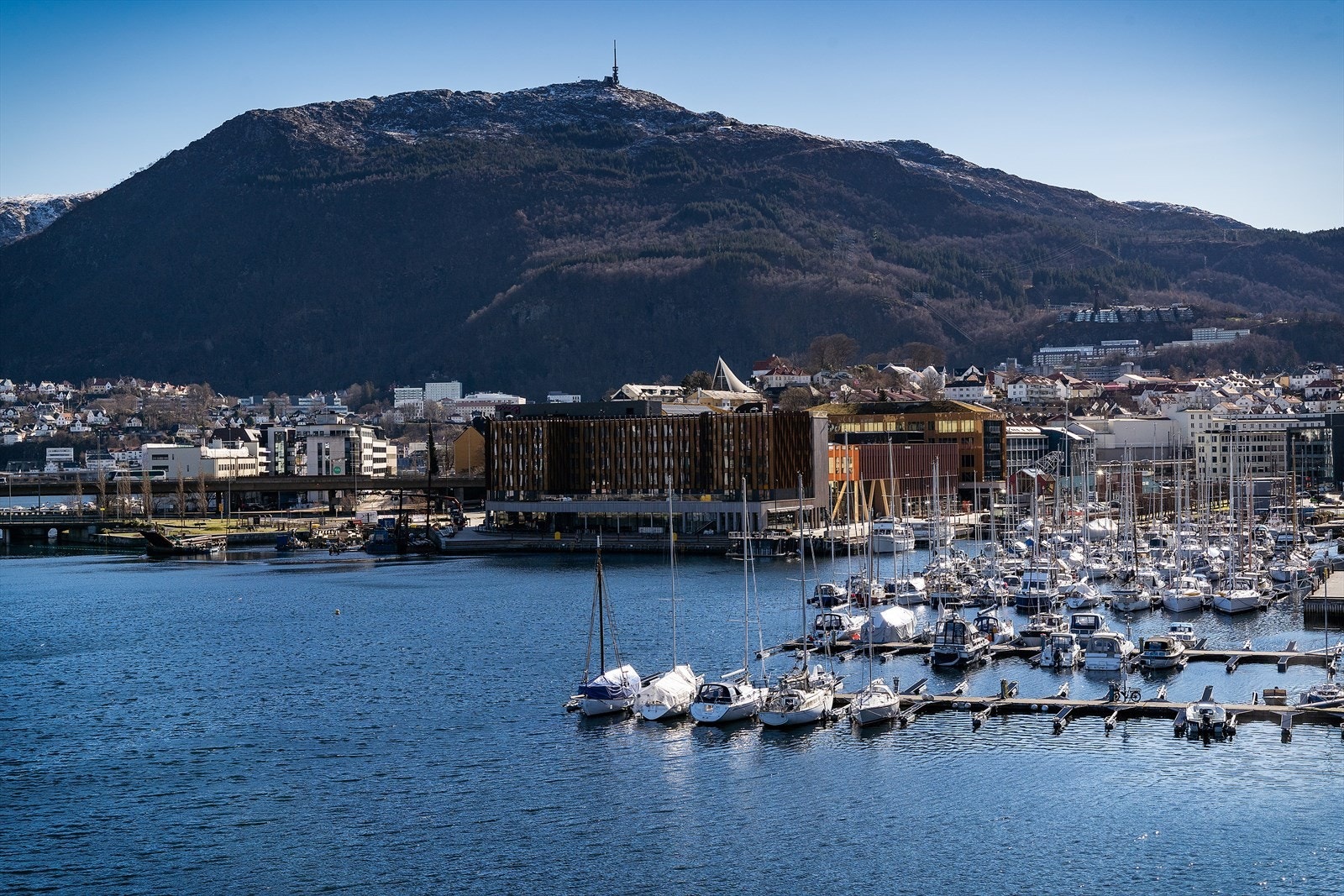 Fra takterrassen har man også nydelig utsikt mot Uliken, Puddefjorden og nærområdet. Galleribilde