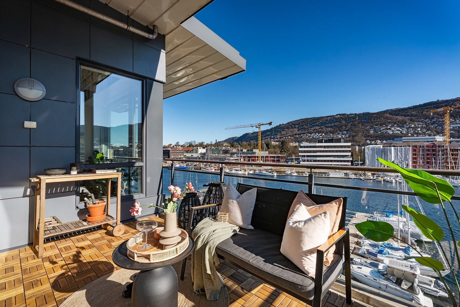 Fra stuen er det utgang til privat terrasse på ca. 9m². Galleribilde
