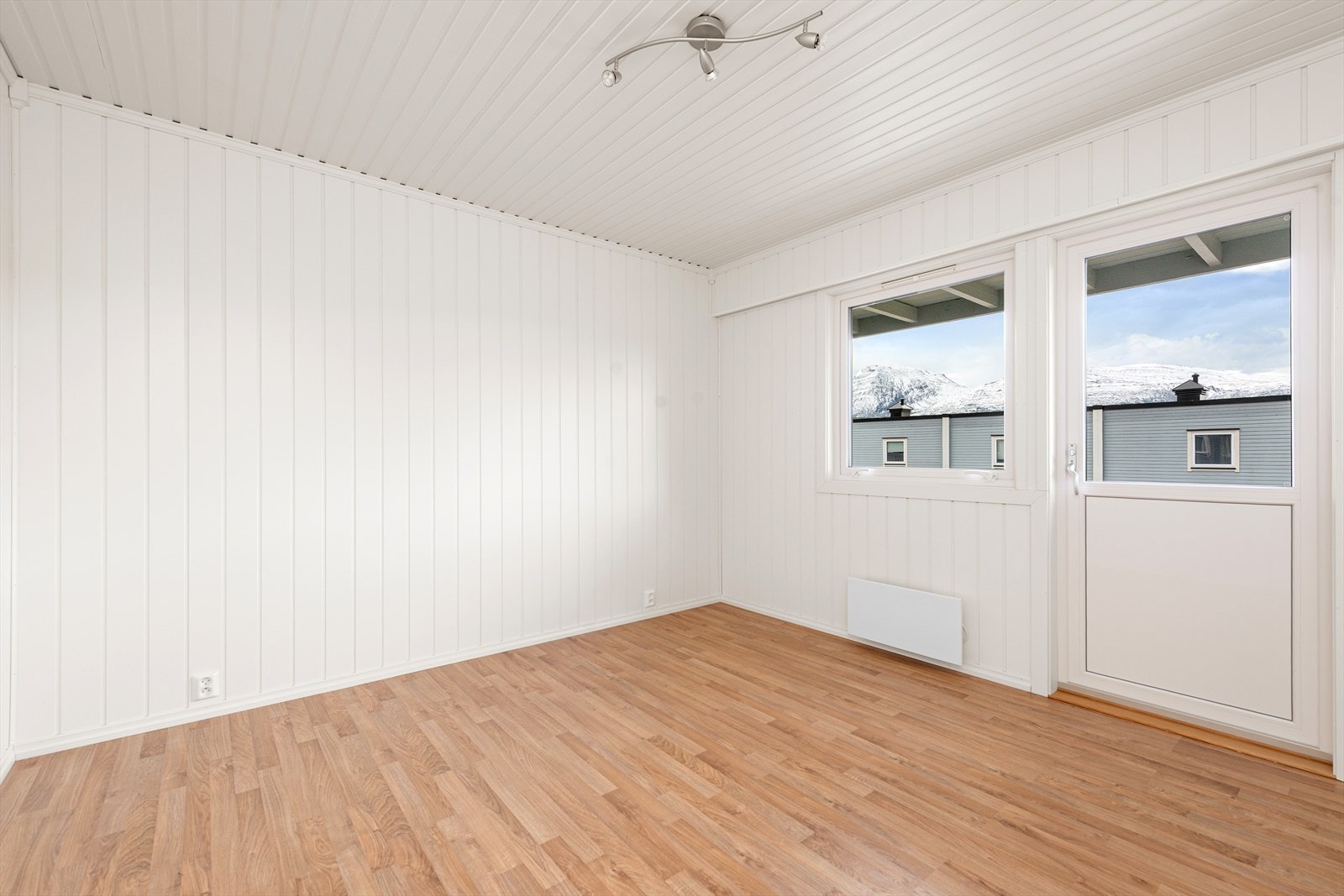 Hovedsoverom med utgang til veranda Galleribilde