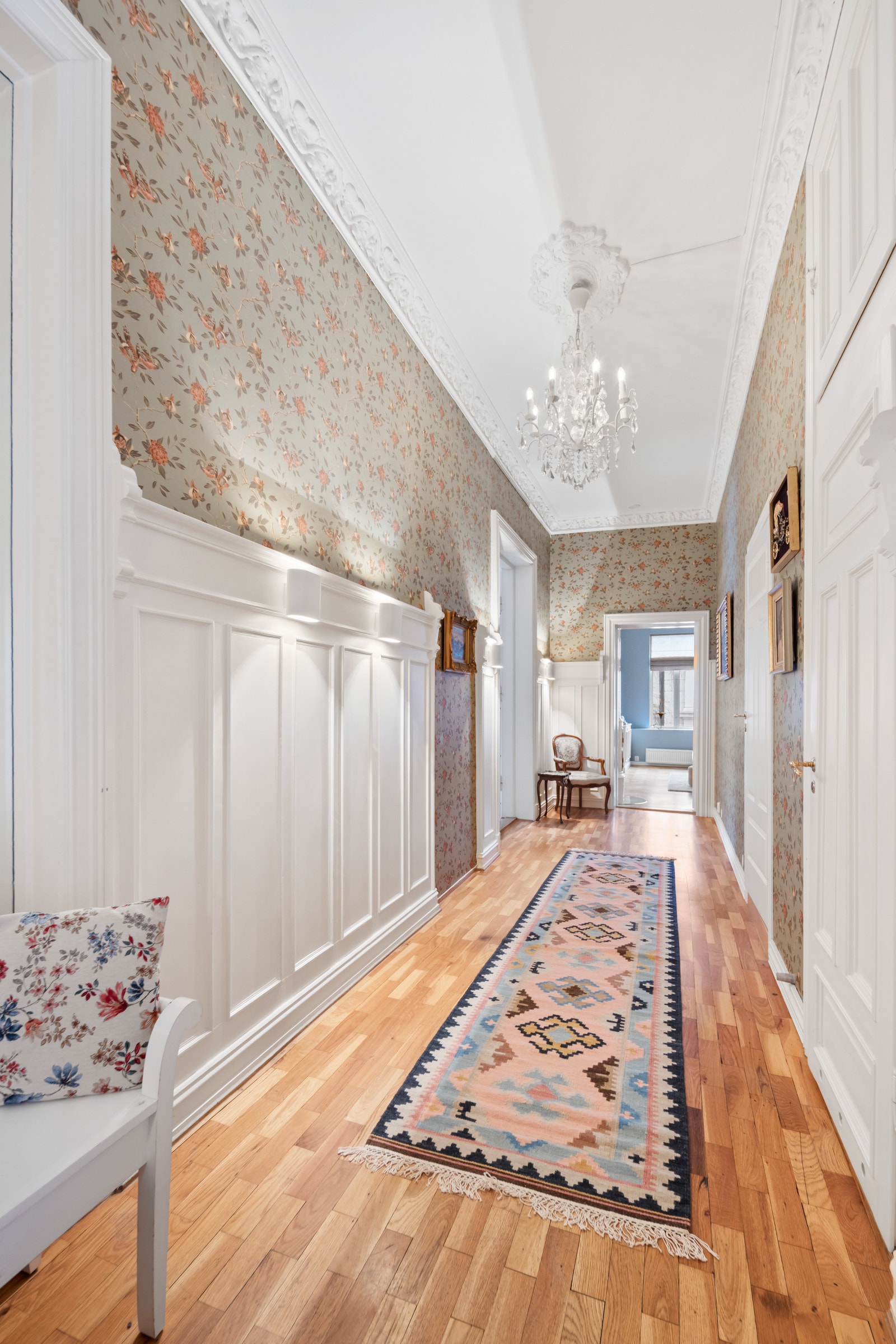Hall / gang. Galleribilde