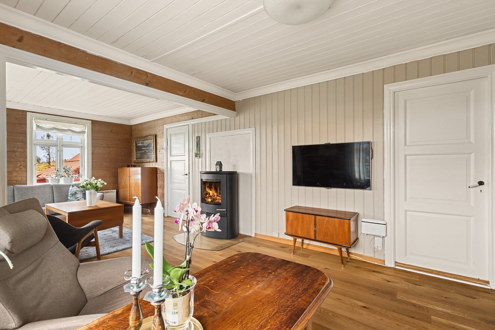 Tilgang via både hall og kjøkken/ spisestue Galleribilde