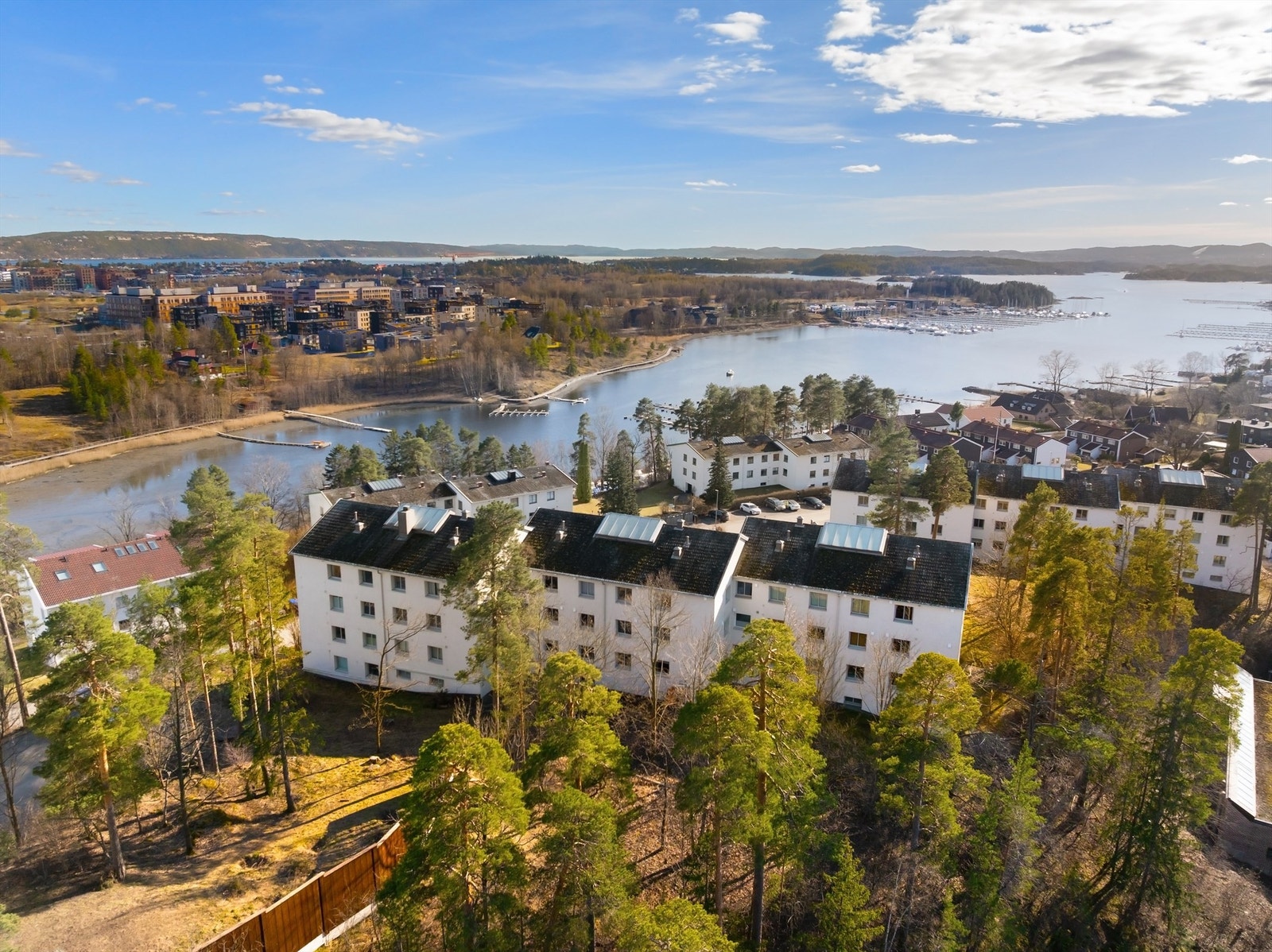 En attraktiv beliggenhet med nærhet til både sjøen og byen. Galleribilde