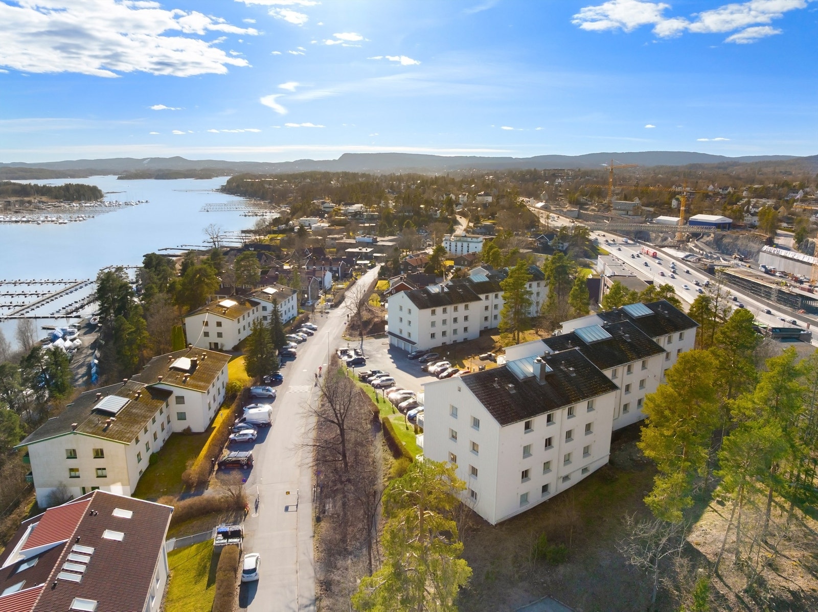 Fra eiendommen er det enkel adkomst til E18, som gir effektiv transport med bil. Galleribilde