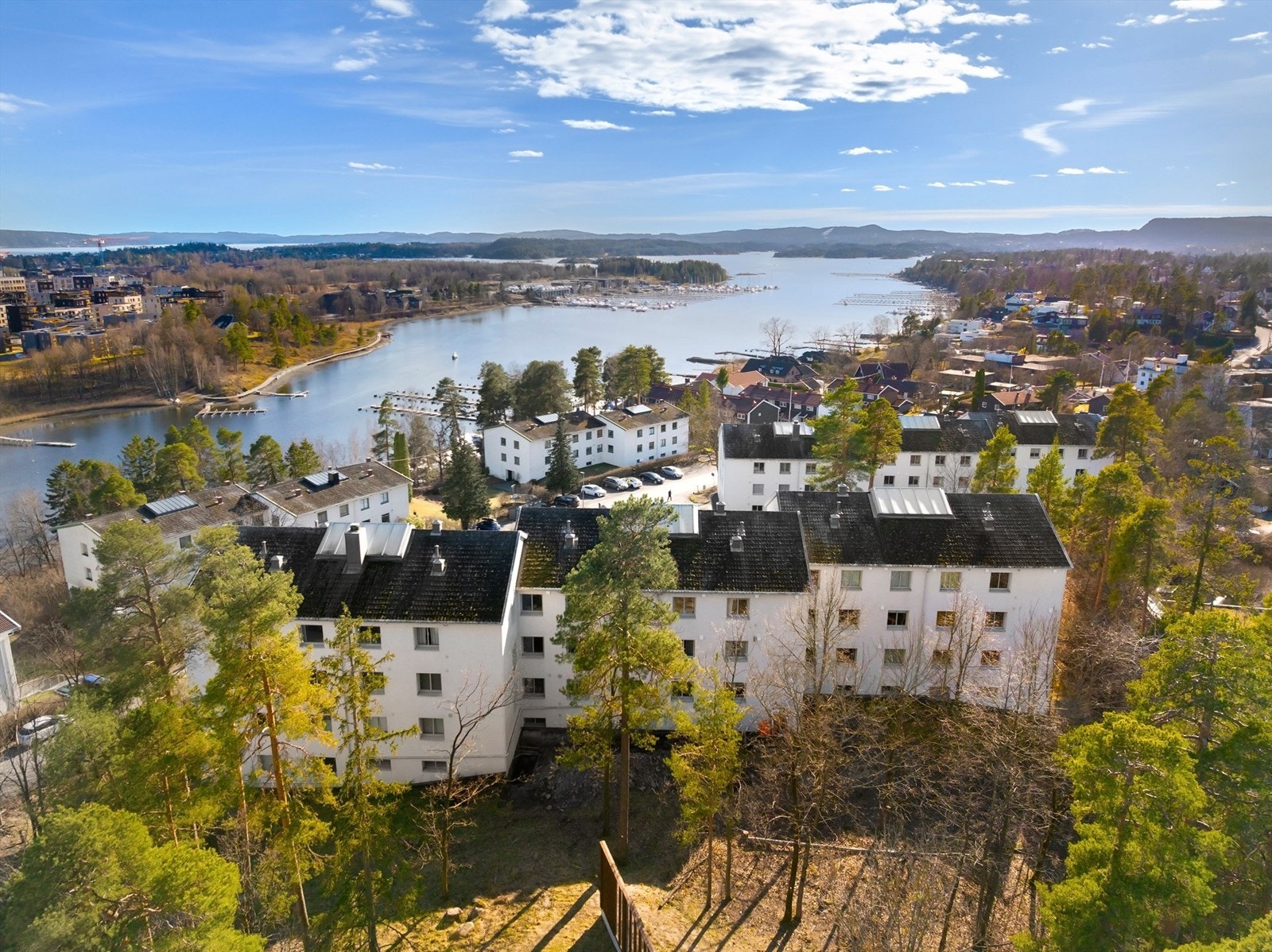 Området byr på en fin balanse mellom sentral beliggenhet og rolige, grønne omgivelser. Galleribilde