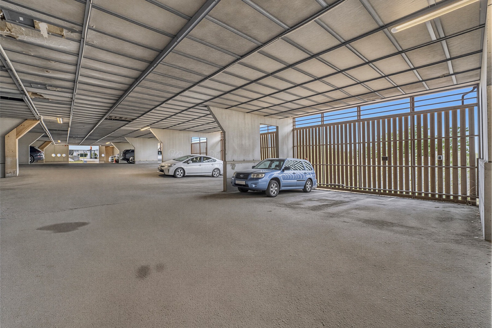 Leiligheten disponerer en egen p-plass i garasjeanlegget. Galleribilde