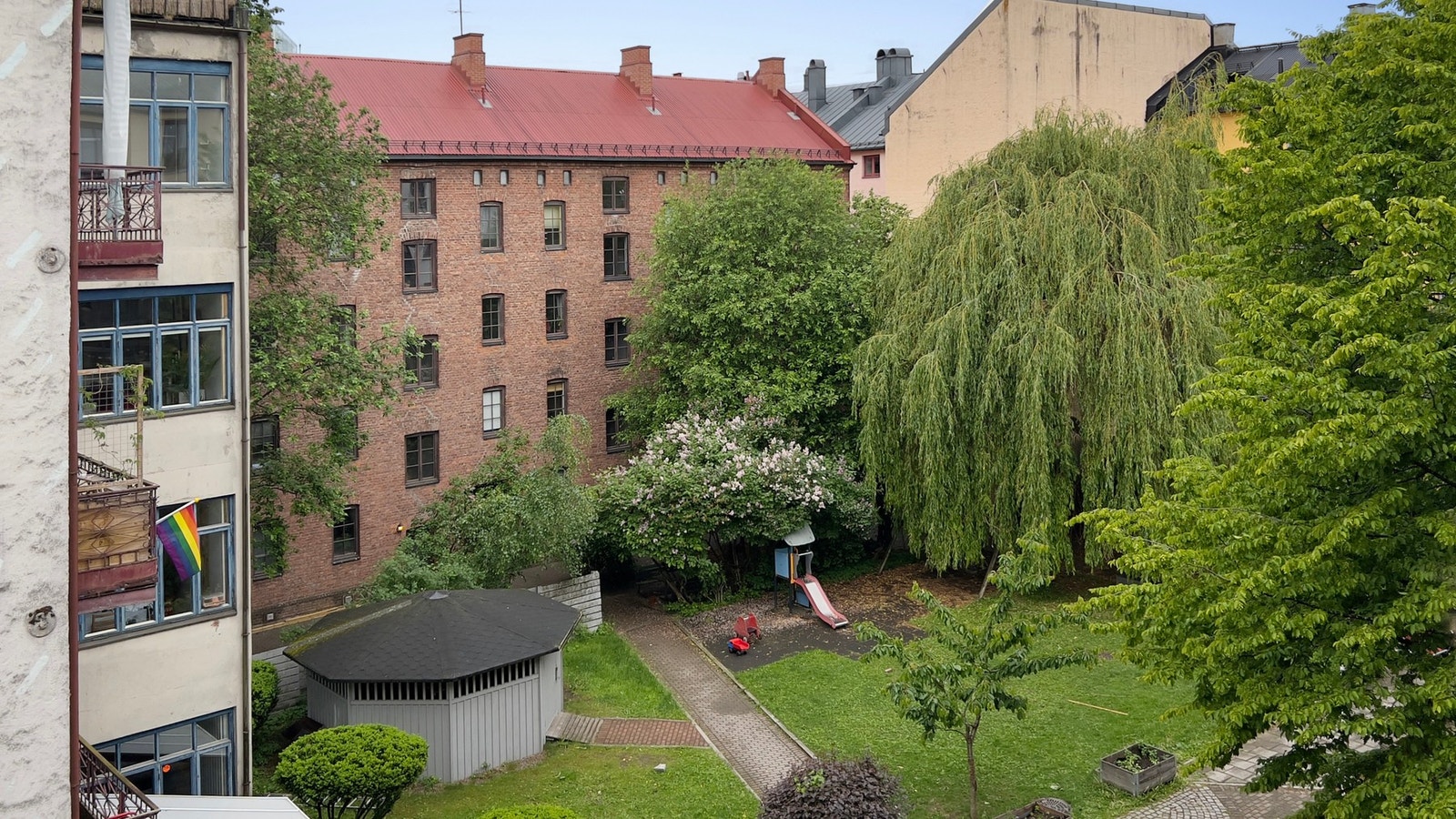 Soverommet vender mot en rolig bakgård. Galleribilde