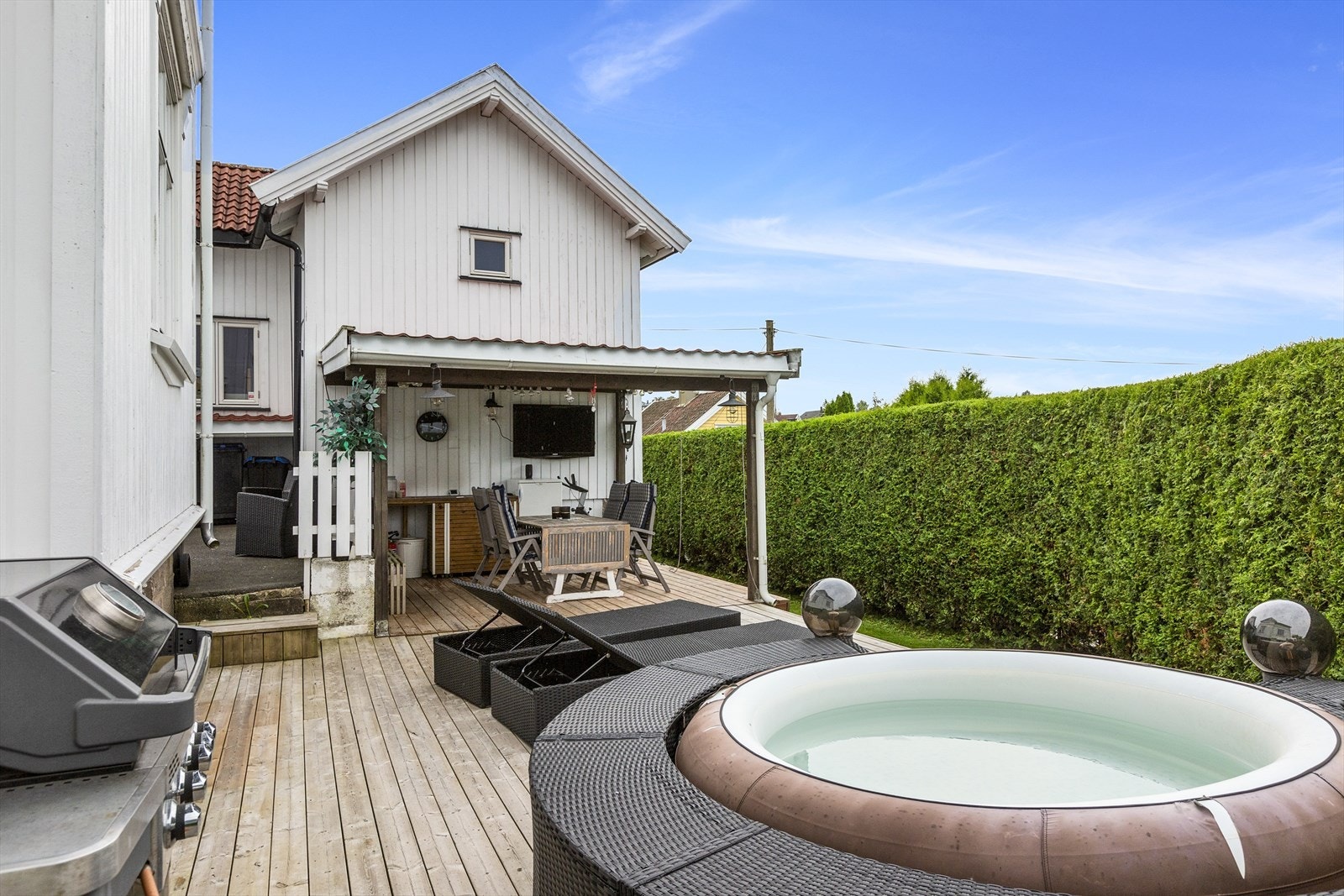 Flott stor terrasse med gode solforhold Galleribilde