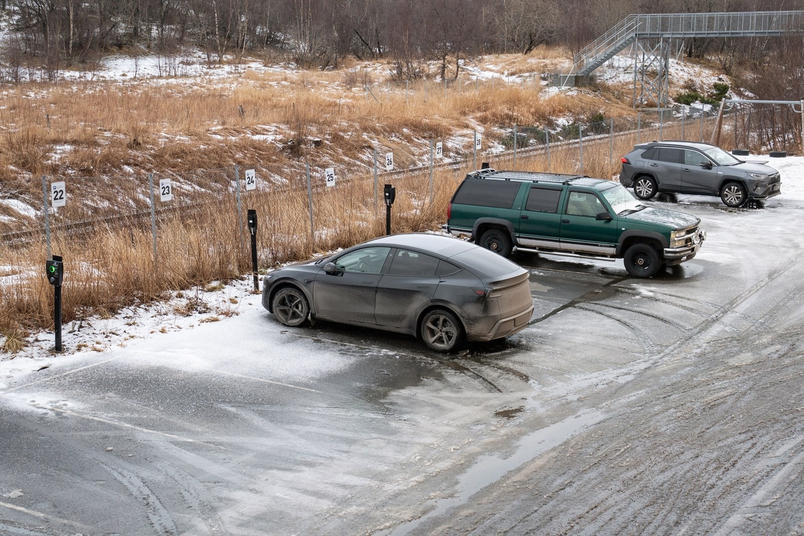 Leiligheten har fast utvendig parkeringsplass - Mulighet for elbillader Galleribilde