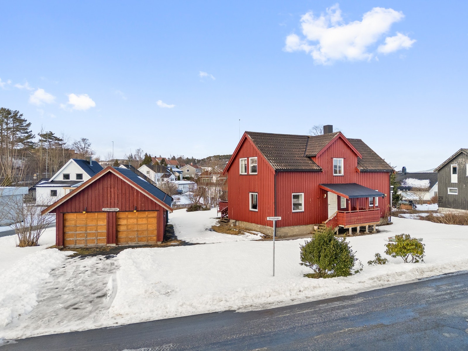 Enebolig sentralt plassert på Straumen med dobbelgarasje. Galleribilde