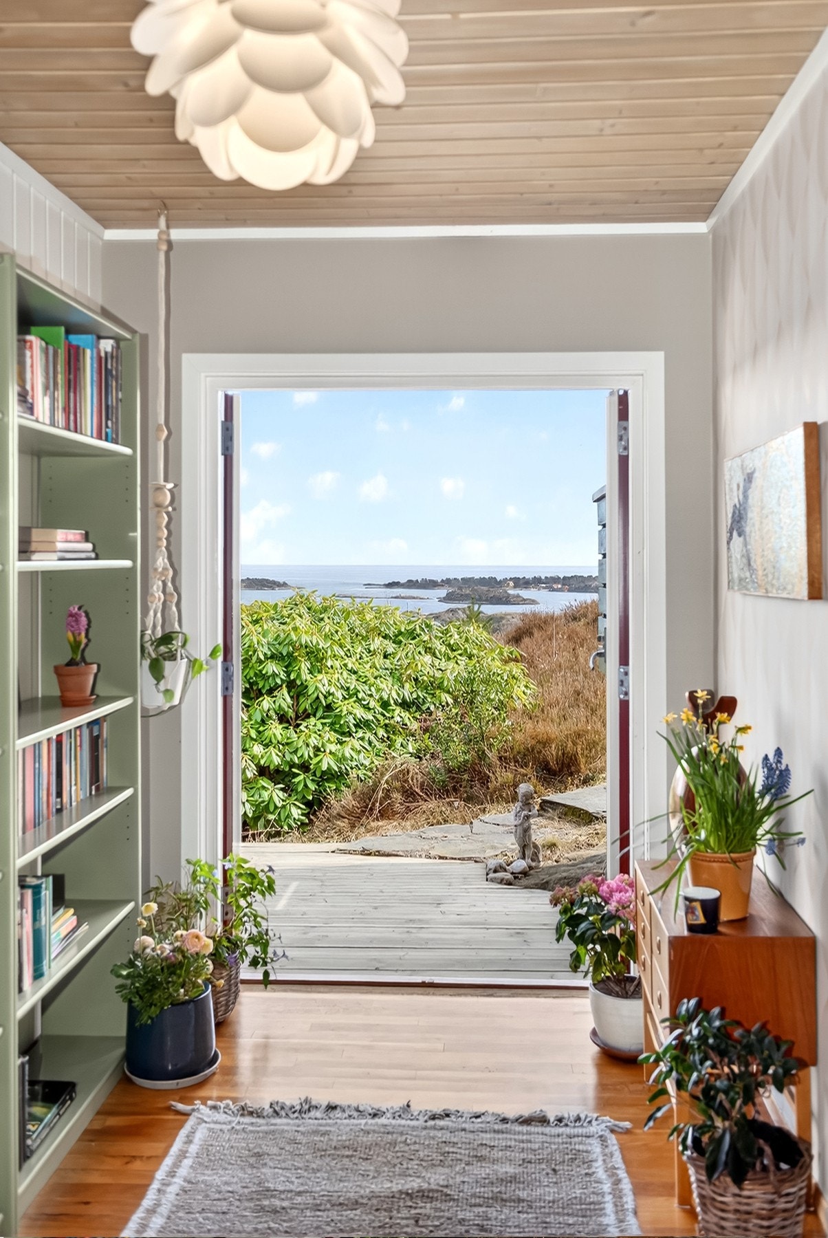 Dette er utsikten som møter deg når du kommer inn i boligen. Galleribilde