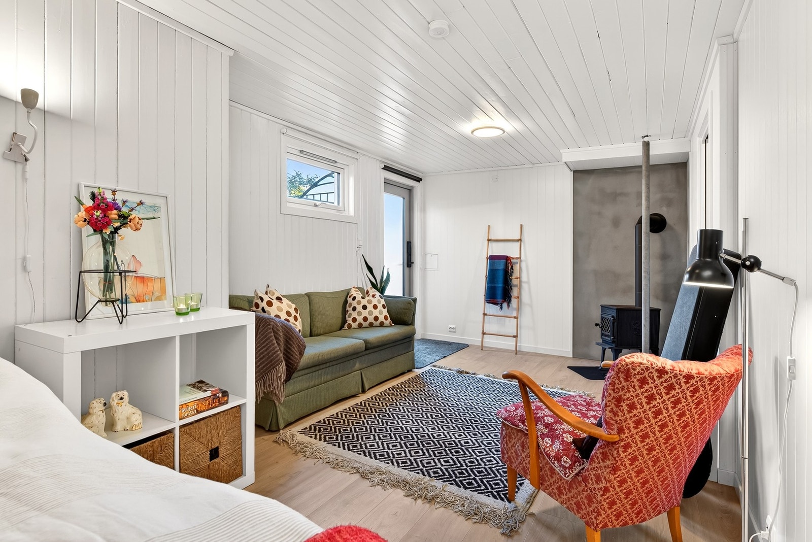 Soverom 5 i underetasjen med egen inngang og vedovn. Galleribilde