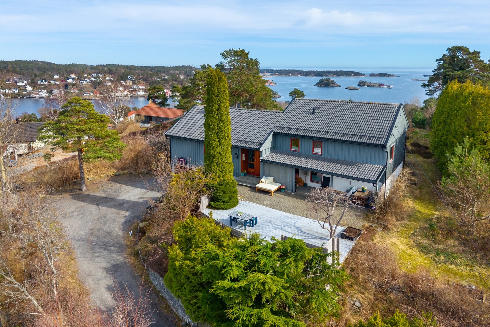 Velkommen til Utsikten 9 - Presentert av Adrian Hamre Evensen v/Meglerhuset & Partners Arendal! Galleribilde