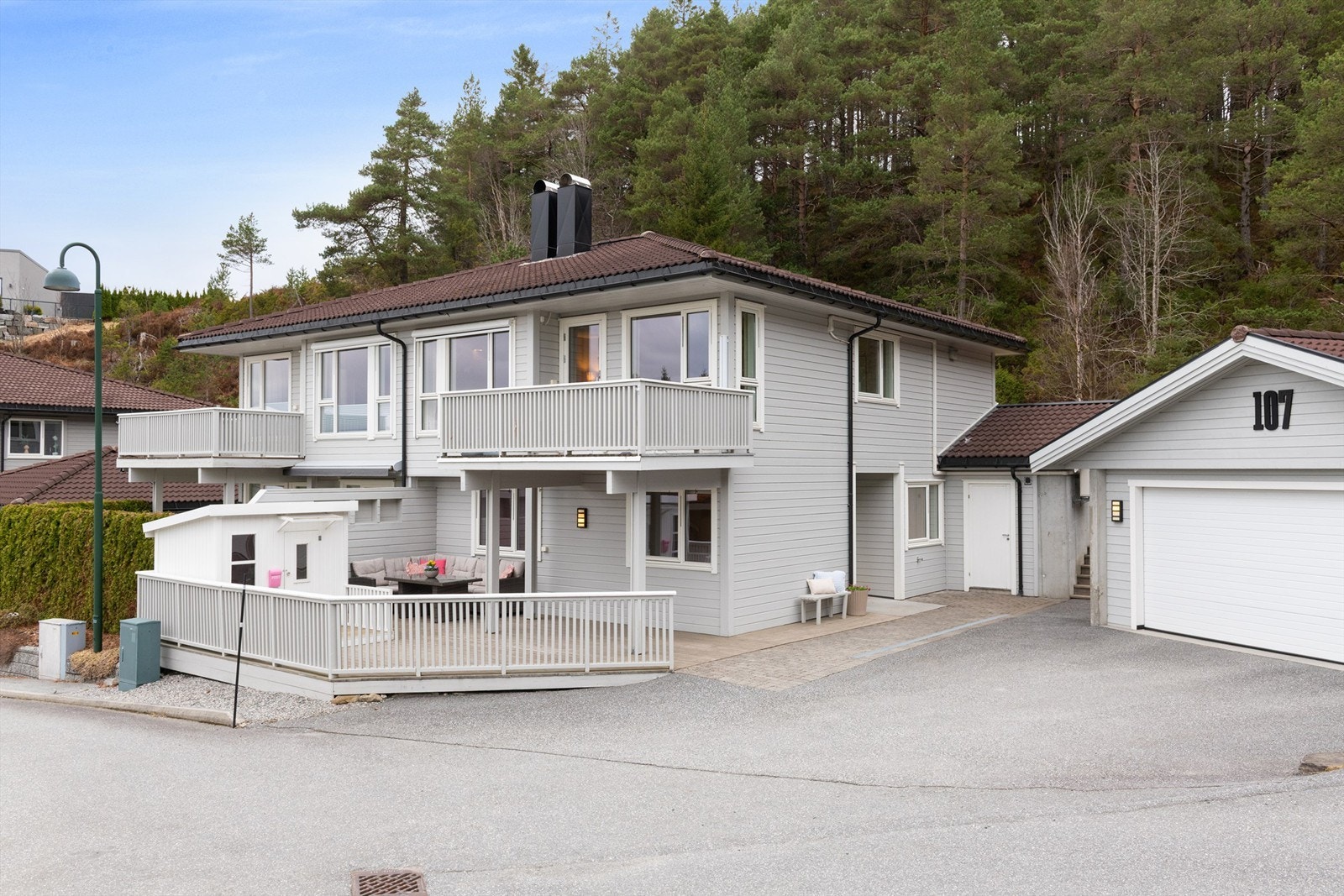 En velholdt og attraktiv eiendom på Skåthaugen i Ålesund. Galleribilde