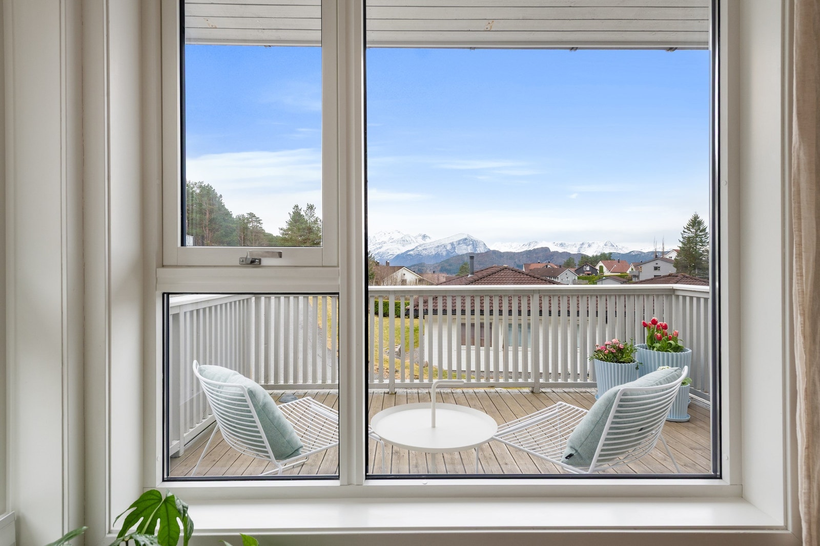 Den sørvendte balkongen har god plass til en sittegruppe. Galleribilde