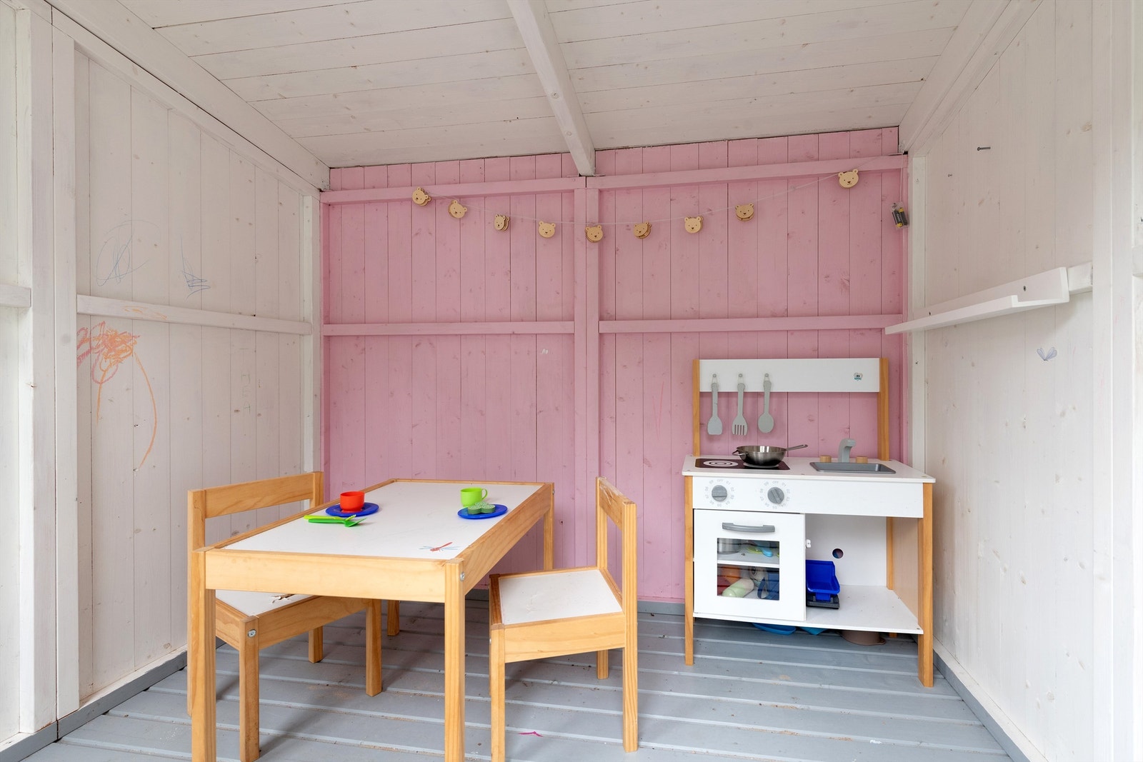 På den sørvendte terrassen er det også etablert en praktisk lekestue. Galleribilde