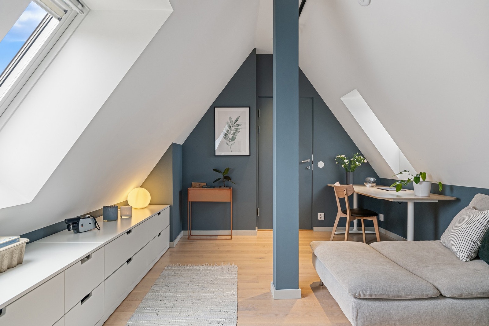 Nåværende eier har innredet dette rommet som en loftstue. Galleribilde