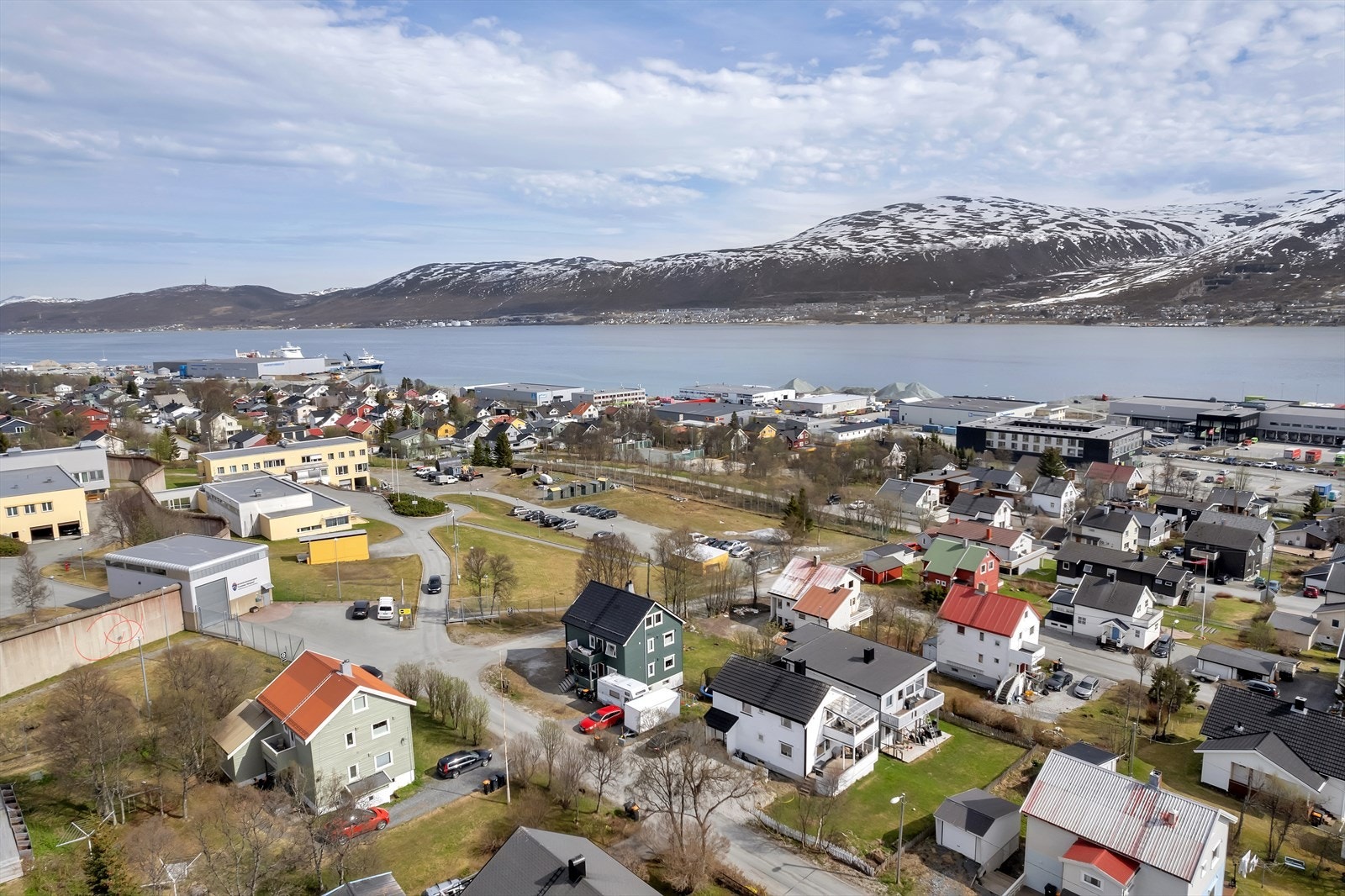 Balders veg 9A ligger plassert sentralt til på Gimle med nærhet til butikk, gode bussforbindelser og fine turområder Galleribilde