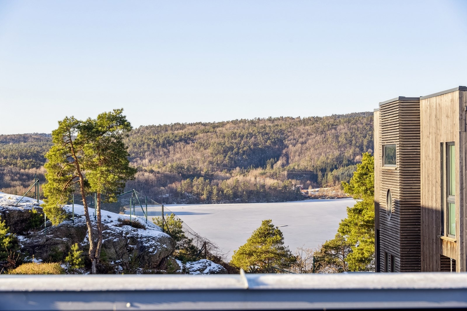 Utsikt mot Gillsvann Galleribilde