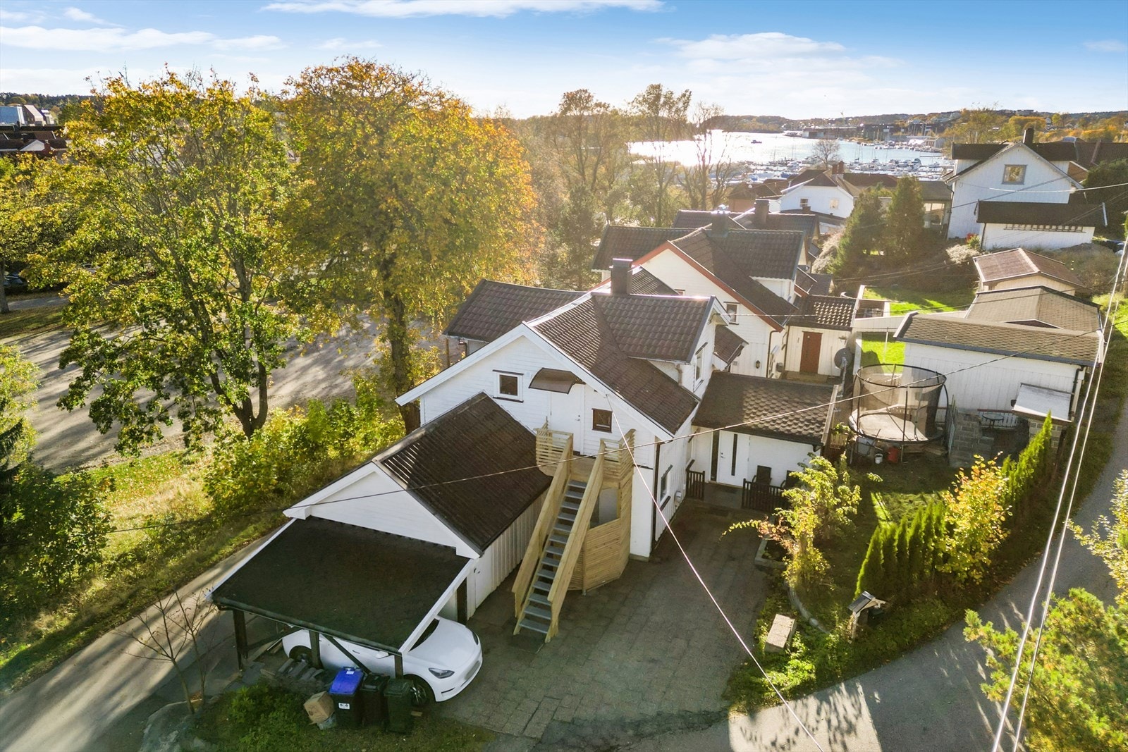 Sentral beliggenhet i et etablert og familievennlig boligområde. Galleribilde