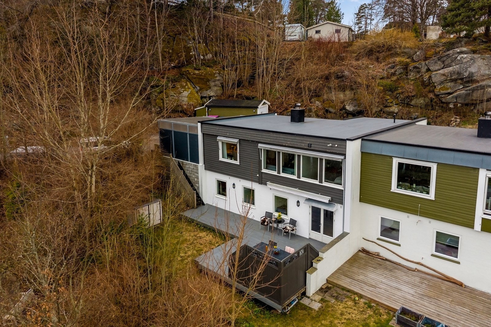 Stor og usjenert terrasse Galleribilde